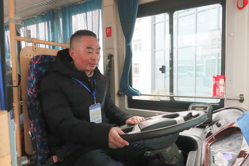 /uploads/image/2021/01/04/f164951fb4b7c4609af3316800a6afe4.jpg 节日坚守1.jpg