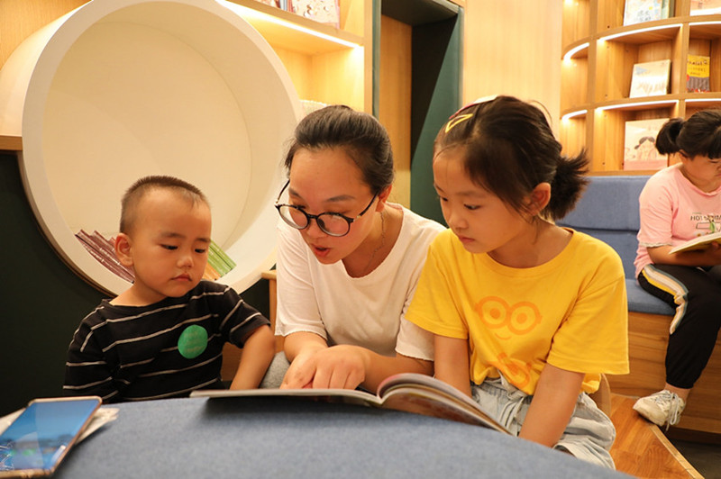亲子阅读.JPG