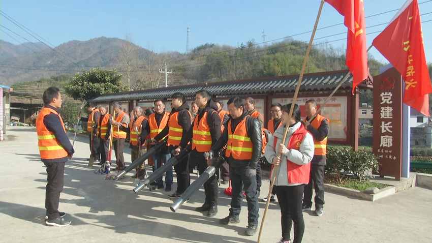 /uploads/image/2021/12/24/4d3ca7a85f0b9375b51f8cf87dd43722.jpg 森林防火应急分队巡逻前集合.jpg