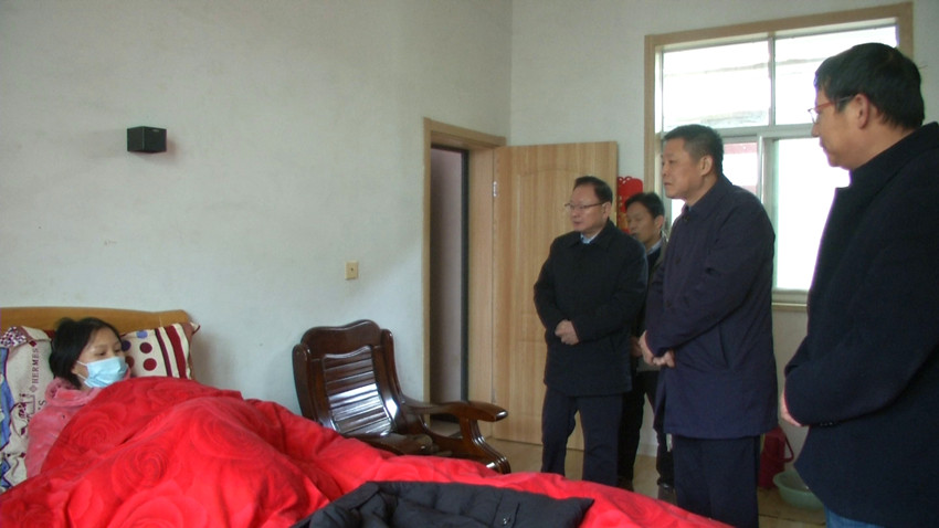 /uploads/image/2022/01/21/68a2cdf32c94849d3b0af7ec9f8e2dbf.jpg 江学潮 程赟在姜孙家慰问.jpg