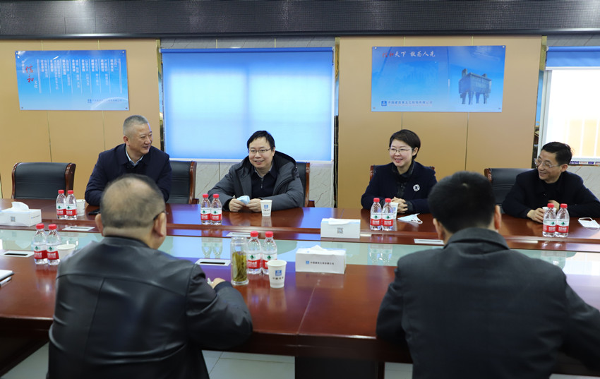 /uploads/image/2022/01/24/704228c9f22fc449d83f09fb74336b66.jpg 慰问桐城国轩新能源有限公司董事长江平.jpg