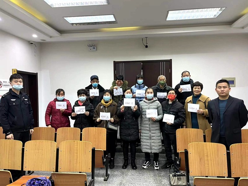 /uploads/image/2022/01/28/718d364caae2a1c5884d228eaa9b6e1b.jpg 桐城法院:小年发放工资款 岁末寒冬暖人心.jpg