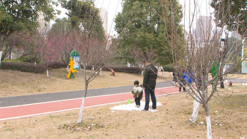 /uploads/image/2022/02/10/96bb3459ac47c0d07603da9974d7d048.jpg 图为公园内热闹非凡。.jpg