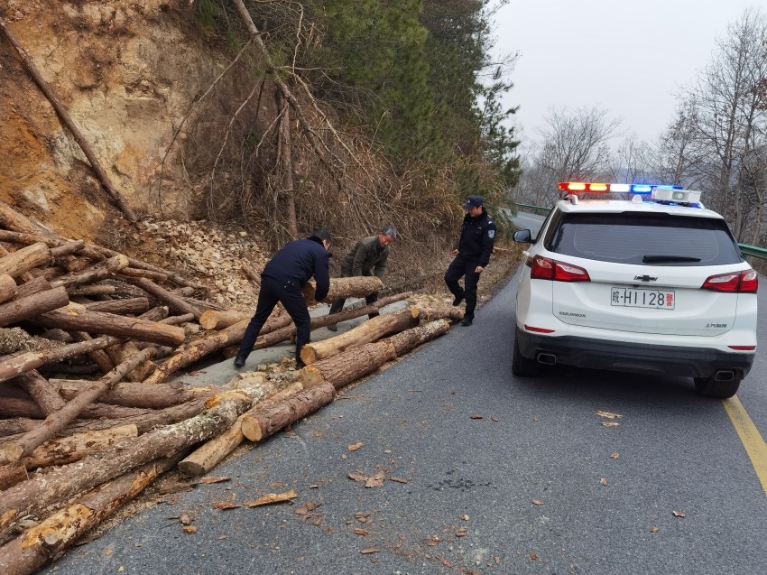 /uploads/image/2022/02/17/5850850b87eb2e82469ddd5ae2d31ff3.jpg 【为群众办实事】有“警”没问题1(1).jpg