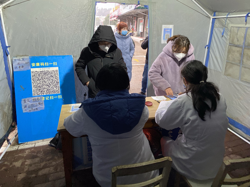 /uploads/image/2022/02/21/2bd1f67502acd636fec8e4ec497412c4.jpg 【一改两为】文昌街道社区卫生服务中心:为疫苗接种开通“快速通道”2.jpg