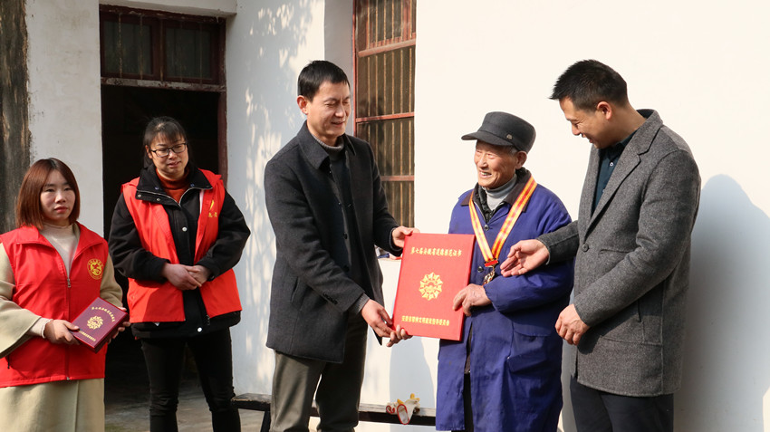 /uploads/image/2022/03/01/bd685256f97e6c5c9b913d82f8105be0.jpg 市文化发展中心上门慰问安徽省道德模范余国云.jpg