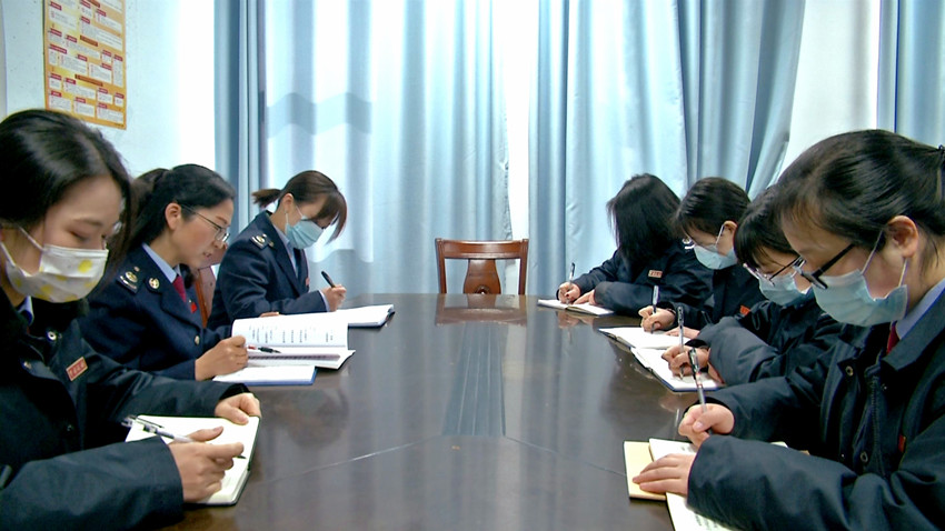 /uploads/image/2022/03/03/0ed28278560b3458db585533786c7064.jpg 窗口女税干集中学习业务知识.jpg