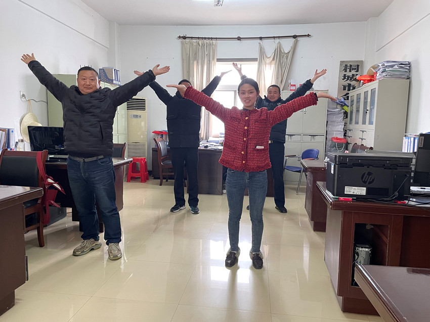 /uploads/image/2022/03/18/e5e5aa9dd924abe57dbf7b0974b87549.jpg 图为金神镇计生办工作人员在做工间操。.jpg
