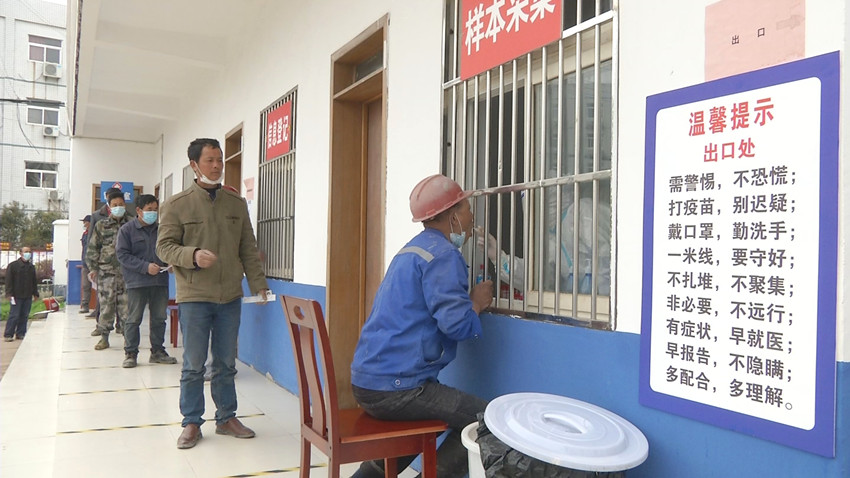 /uploads/image/2022/03/20/f55c4f3f37acdc49c81a6f9bb635a360.jpg 市民有序排队.jpg