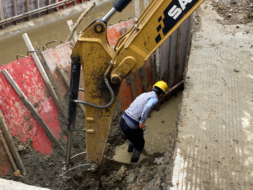 /uploads/image/2022/03/21/b8d92e08d25dc870c16a39ecc65e223e.jpg 图为工人抓紧清淤。.jpg