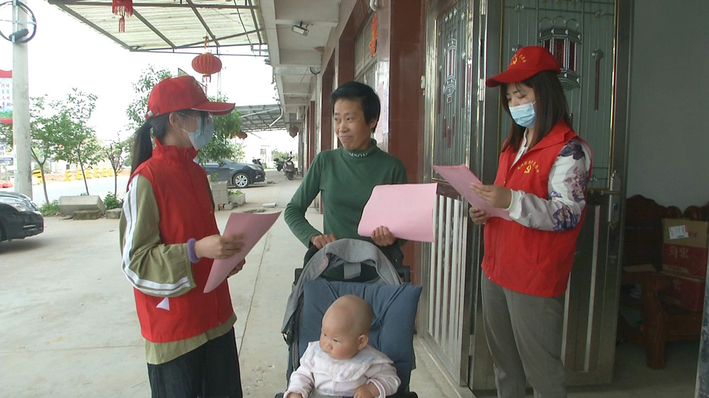 /uploads/image/2022/04/13/1edc31234a0797861f06e636bdd99268.jpg 图为青草镇复兴村志愿者上门宣传文明祭祀.jpg