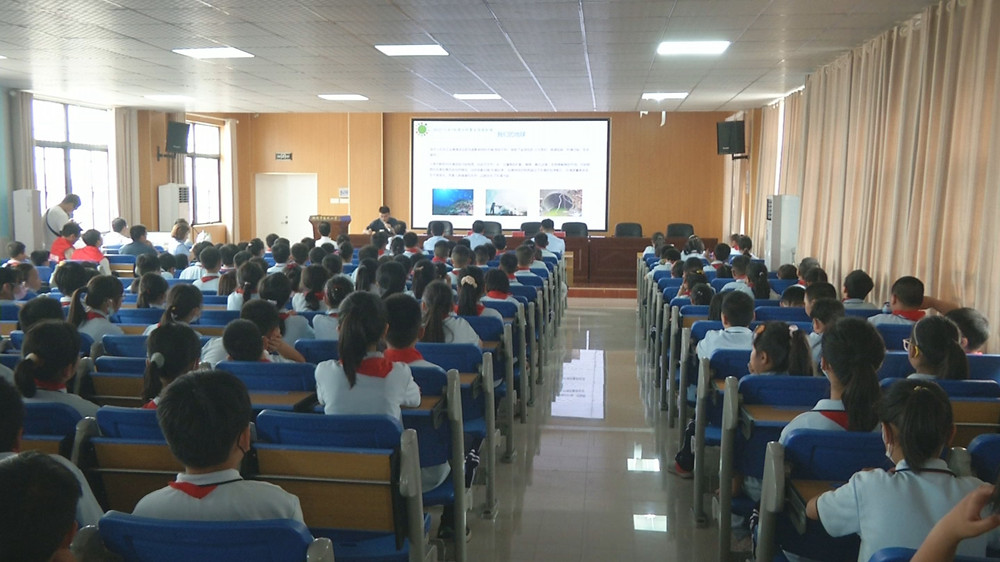 图为讲座现场.jpg