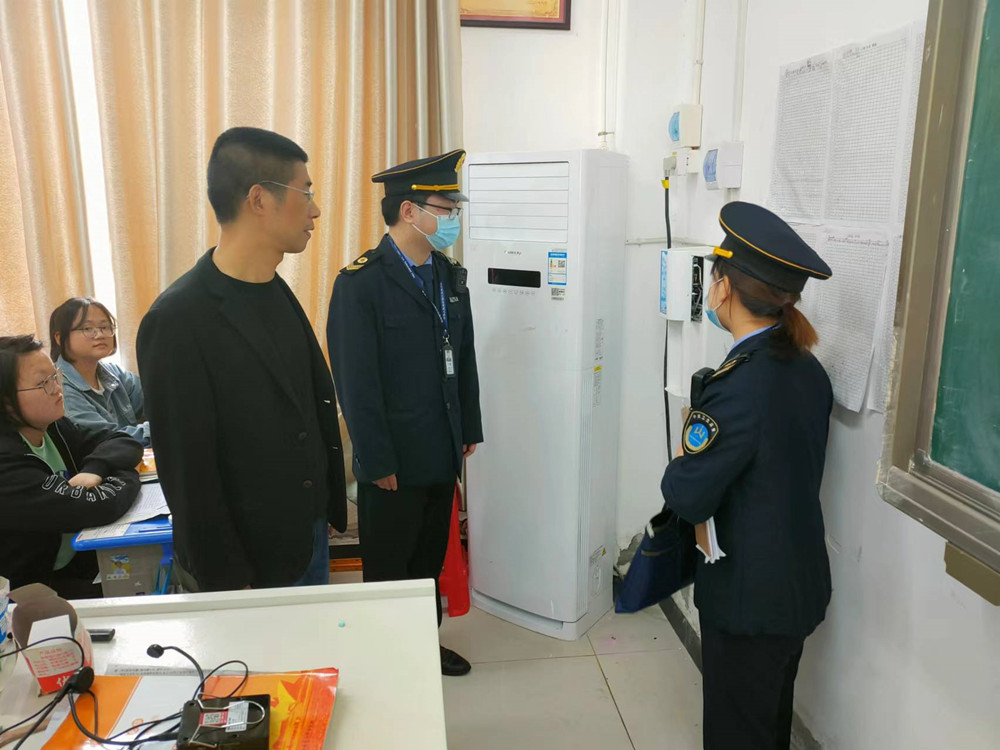 /uploads/image/2022/05/29/870df38540ac2ebdc3cbaccc6ba961bd.jpg 督察学校饮水安全.jpg