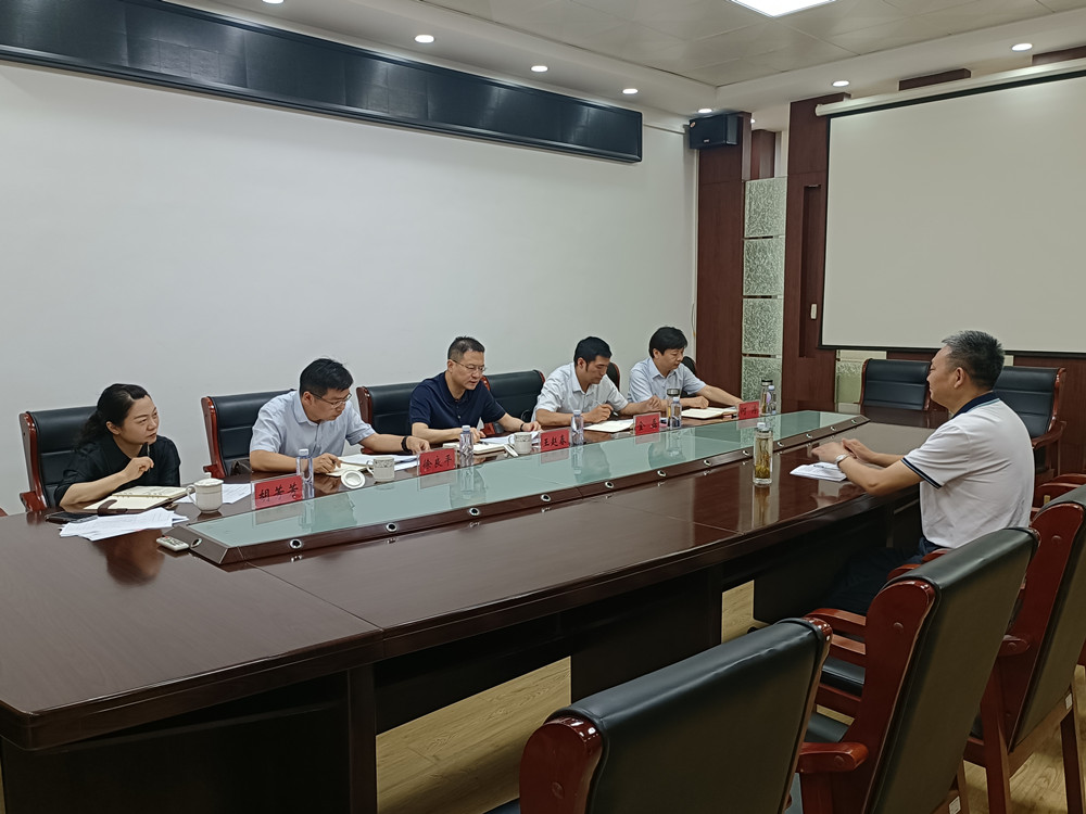 /uploads/image/2022/06/17/8d43b3bfac1a870350fd6f66a7a5eedb.jpg 图为现场办公.jpg