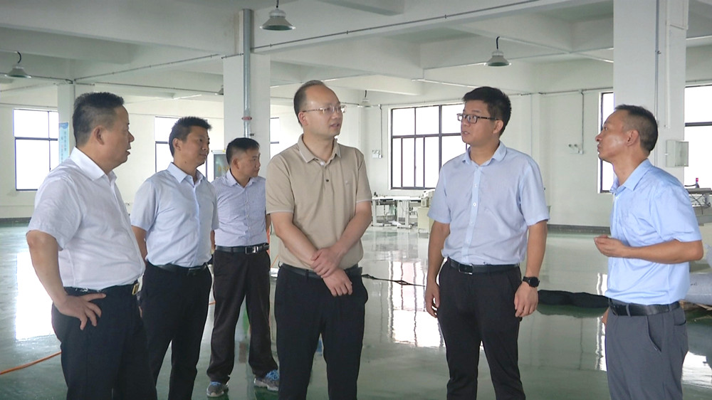 /uploads/image/2022/06/29/587f72500acca9aa9efb3df2f9f95ff1.jpg 图为储江一行到企业调研现场5.jpg