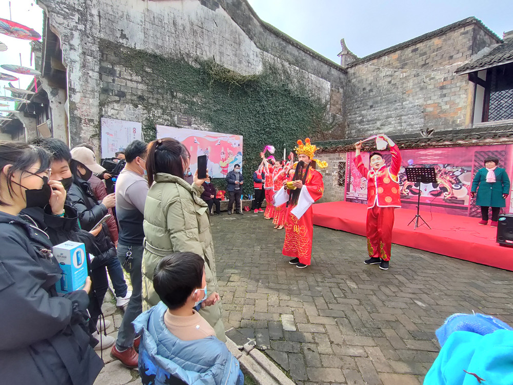 孔城老街春节文艺节目.jpg