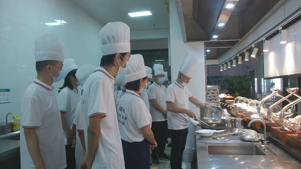 /uploads/image/2022/08/23/3eb7c1a47a50e2990ee785fb0691987d.jpg 新徽菜 名徽厨第一期培训班 实操培训.jpg