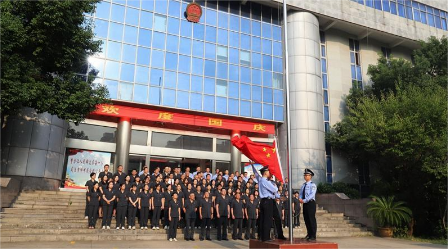 桐城法院开展“同升国旗 同唱国歌”主题活动(1).png