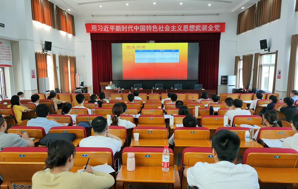 任关兴讲党课 (1).jpg