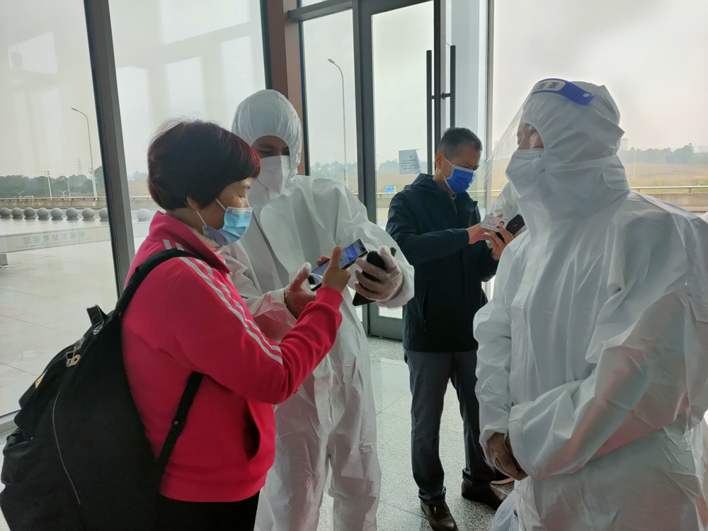 /uploads/image/2022/10/08/66e735673424e9fcfbee4490b288fcc5.jpg 高铁站疫情防控1.jpg