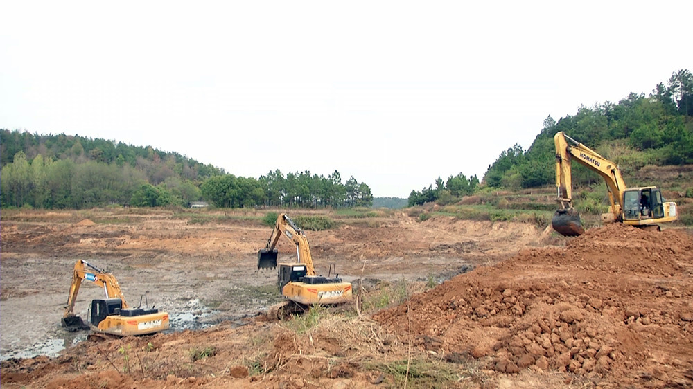 /uploads/image/2022/10/24/80a937cd1e4adbd87692149686377880.jpg 图为大关镇卅铺村龙江大塘清淤整治现场.jpg