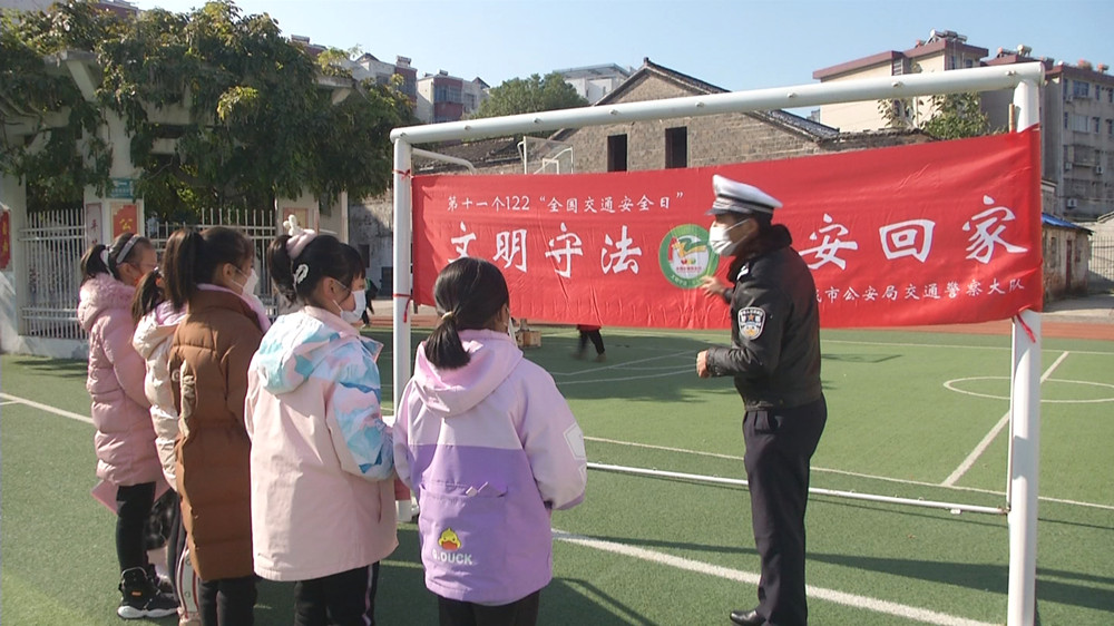 12 2交通安全宣传3.jpg