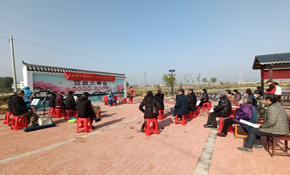 /uploads/image/2022/12/14/15a21577da7324302f84158049a26fbc.jpg 图为艺术宣讲2.jpg