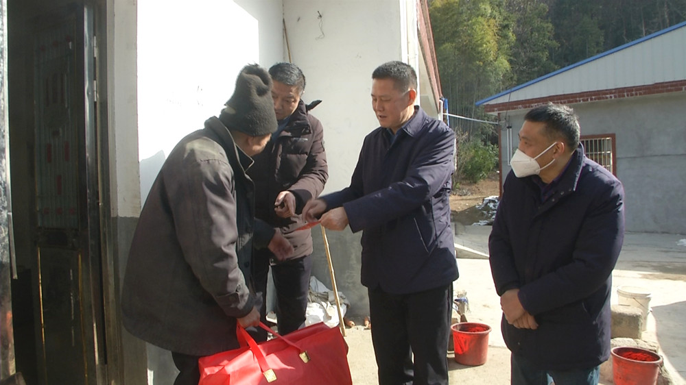 /uploads/image/2023/01/18/4403b4fdef1dd6f1b3973c5d9fda6507.jpg 图为慰问时的情景.jpg