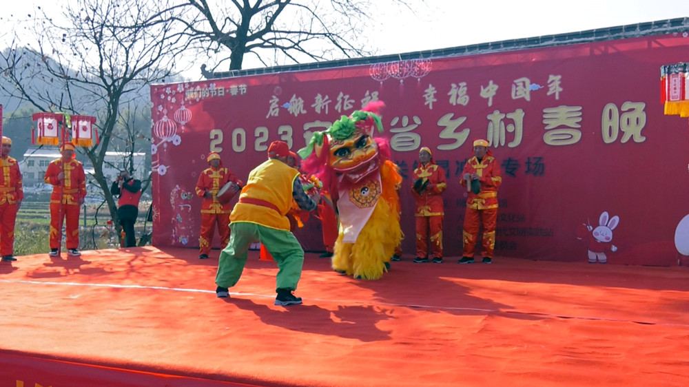 旵冲麒麟灯表演队表演《麒麟献瑞》 .jpg