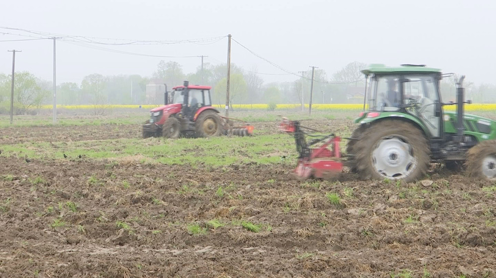 /uploads/image/2023/03/24/dee9acd19f0de3d14e8ce5ddd238189b.jpg 农机翻耕2.jpg