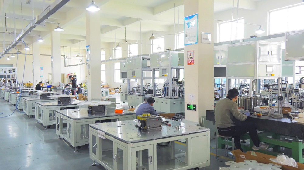 /uploads/image/2023/05/10/7d5b91dfd036fa8cae5846bae77bb3da.jpg 图为安徽智森电子科技有限公司生产车间一角 .jpg