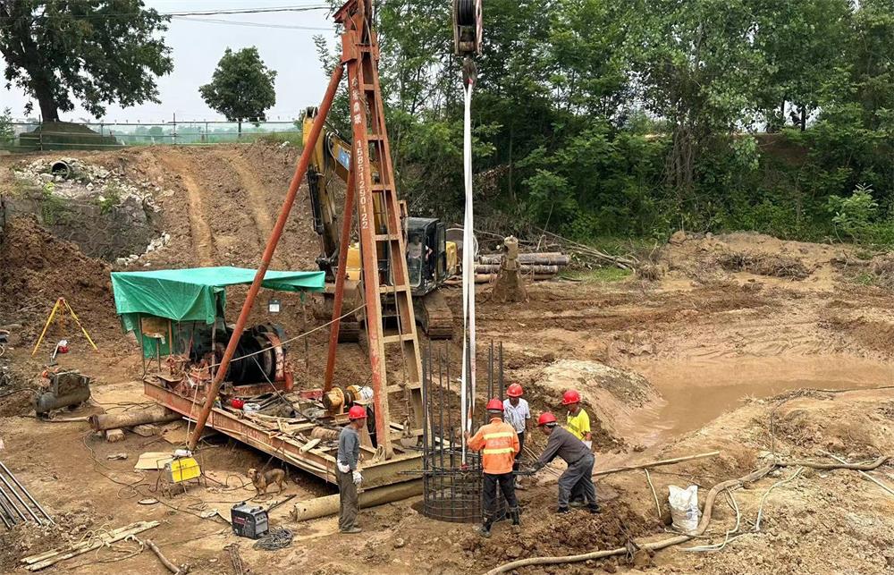 5.19  尹河桥桩基础施工现场.jpg