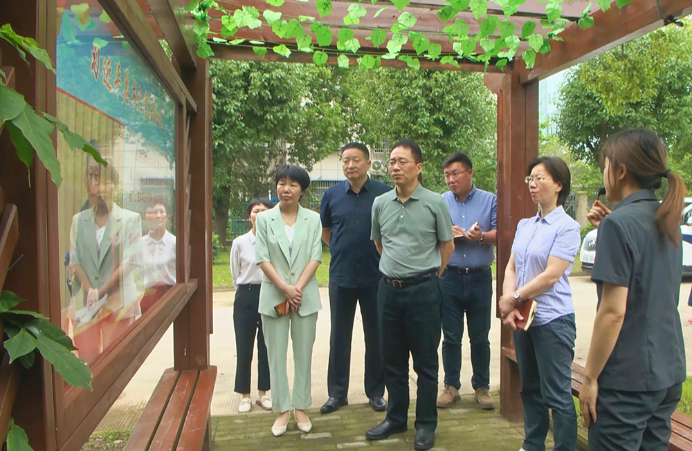 /uploads/image/2023/05/31/7c06402d177f86062e0ac94b26565d84.jpg 新华社安徽分社来桐调研新时代“六尺巷工作法”.jpg