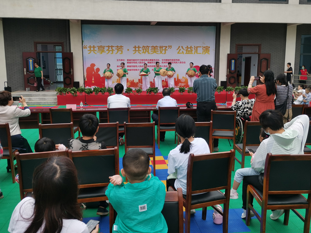 /uploads/image/2023/05/31/78987dcf218687b634f71dd44a8137db.jpg “共享芬芳 •共筑 美好”公益汇演1.jpg