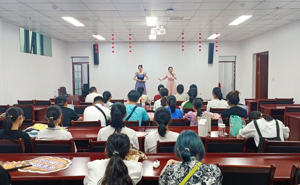 “与人才同行，遇见最美文都”——桐城市首届人才嘉年华之人文体验行活动 (1).jpg