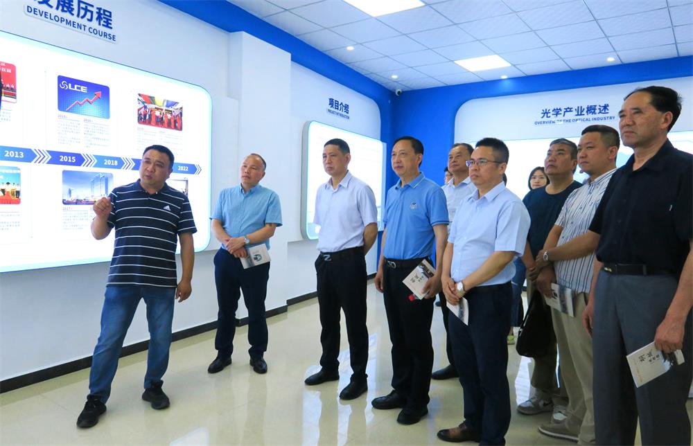 /uploads/image/2023/06/21/99608211e801fefb1e834771fd0b2458.jpg 4考察联创电子.jpg