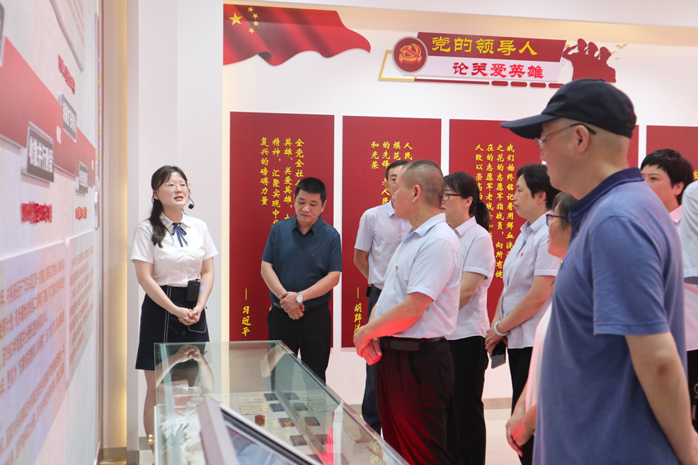 /uploads/image/2023/08/02/5b9154435b348c812ad87ef09f09ad01.jpg 图为党员们参观安徽荣军展陈馆。.jpg