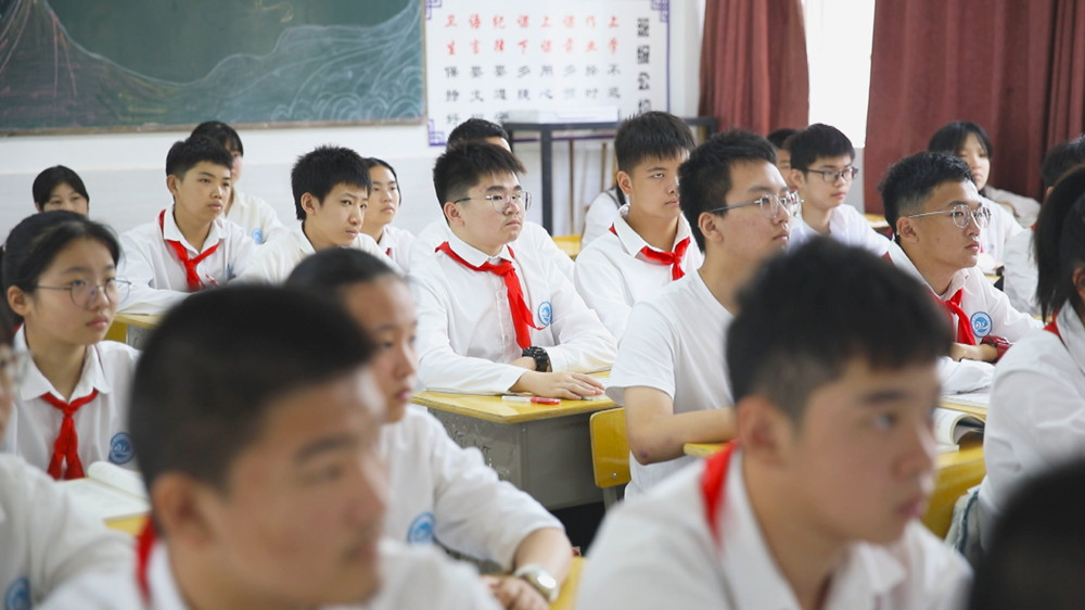 /uploads/image/2023/09/01/1c62cf5a77f424c1c2c0214ead0993b0.jpg 图为桐城市第二中学912班开学第一课现场4.jpg