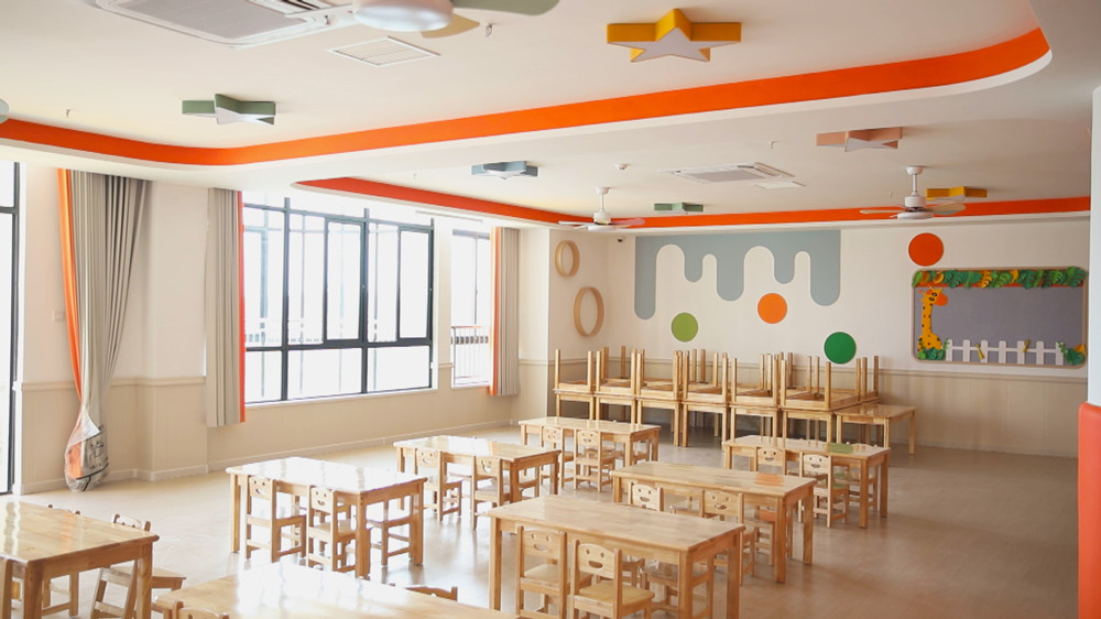 /uploads/image/2023/08/31/83b27f5c433cc88626d70283247878be.jpg 图为翰林府幼儿园活动室一角.jpg