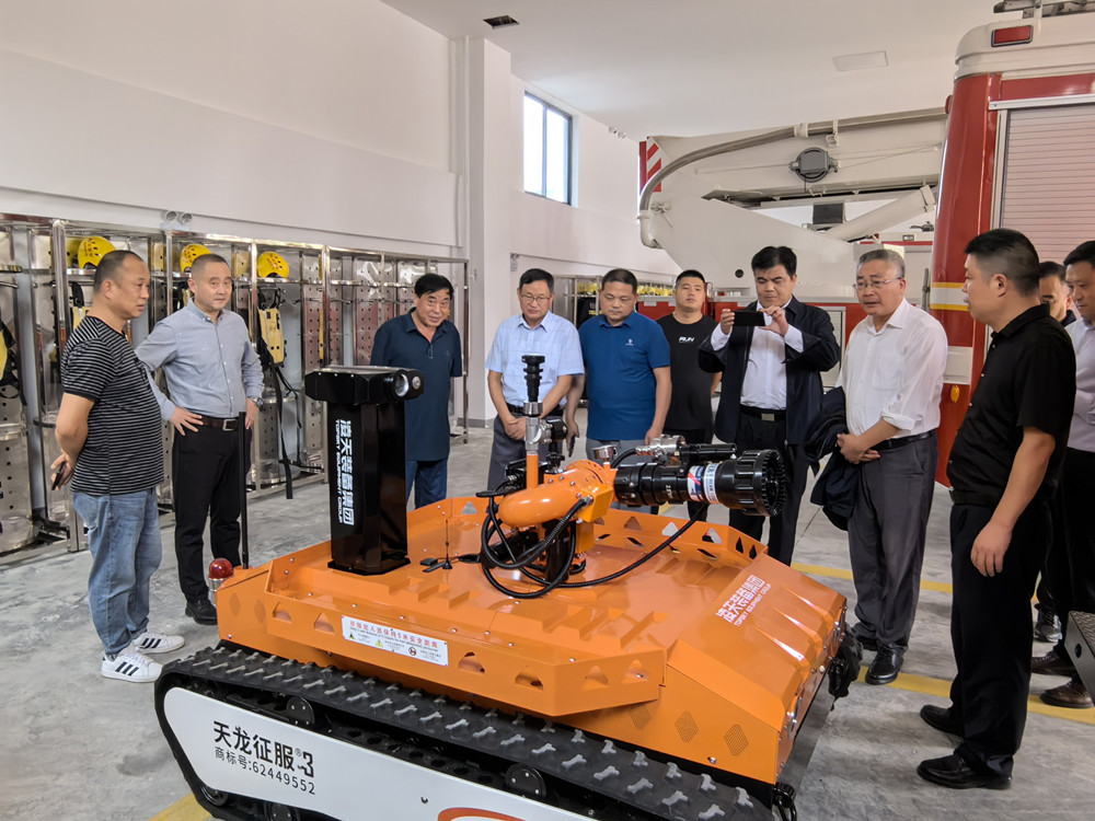 /uploads/image/2023/09/27/d53eb1f25b9e77f687c198926af3608d.jpg 图为与会兄弟县市代表在市森林消防大队营地观摩。.jpg