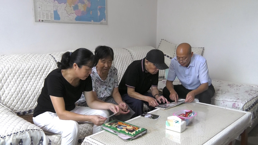 /uploads/image/2023/10/07/082da7aec64633922f95182b74f4c992.jpg 图为吴向阳一家人.jpg