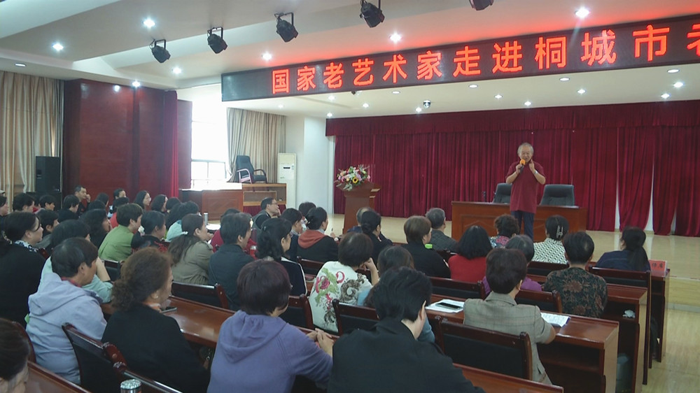 /uploads/image/2023/10/11/8b360fdc32337692f8440481a98f8a10.jpg 传授合唱艺术2.jpg