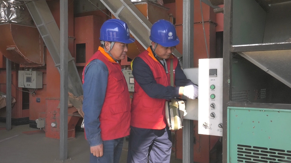 /uploads/image/2023/10/19/580318f31de898907a3f09784f07bad3.jpg 图为检查烘干机.jpg