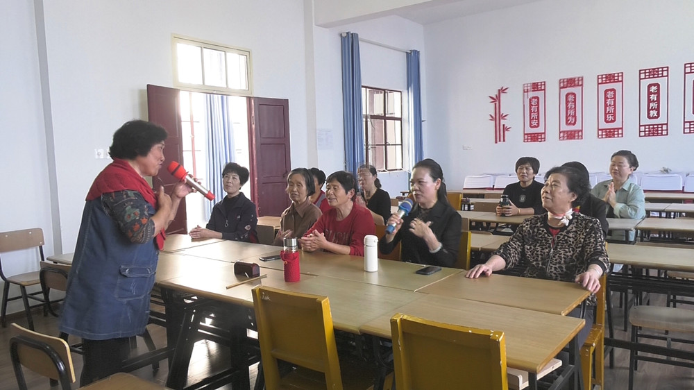 /uploads/image/2023/11/07/0fa91d982efa5ed5ab4a6ebe0999a3a9.jpg 图为老年学校教学现场.jpg