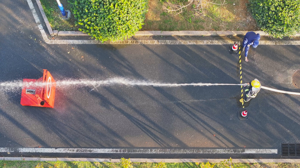 /uploads/image/2023/11/07/210a80fe7a9bb4be157824dd06f66de0.jpg 图为室内消火栓出水灭火操项目比赛现场.jpg