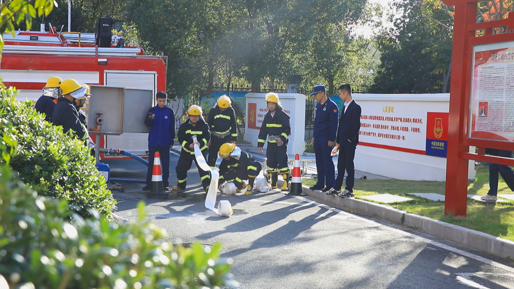 /uploads/image/2023/11/07/476bb07c4ad17e981d73c3437b88fee2.jpg 图为室内消火栓出水灭火操项目比赛现场1.jpg