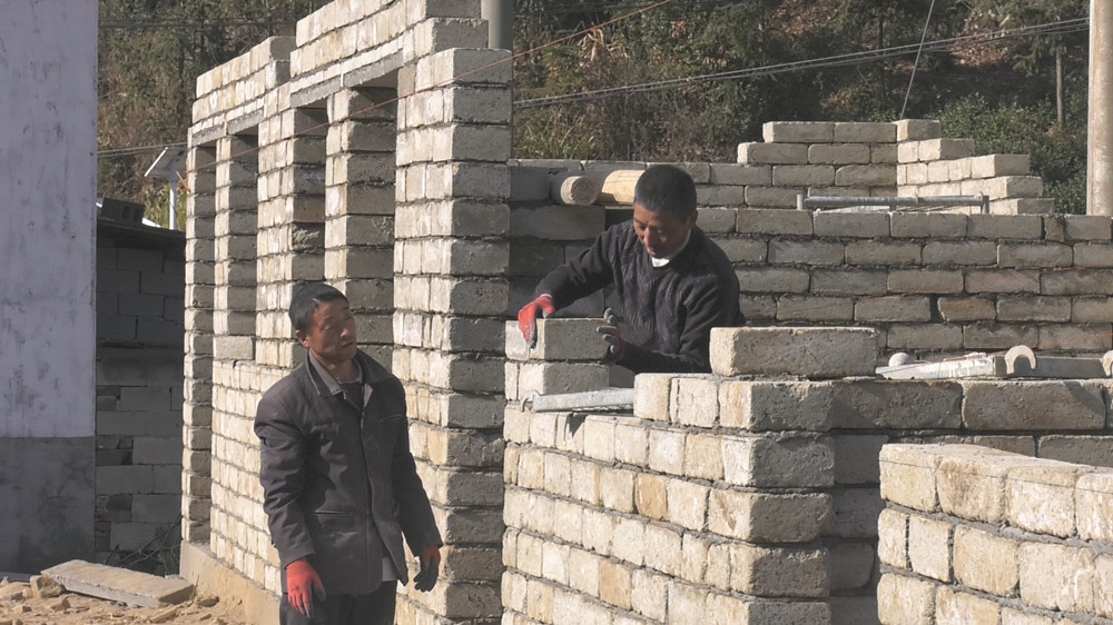 /uploads/image/2023/12/13/89e7595ef4332db3c93ee20ae50e8722.jpg 图为蒋潭村修建公共厕所.jpg