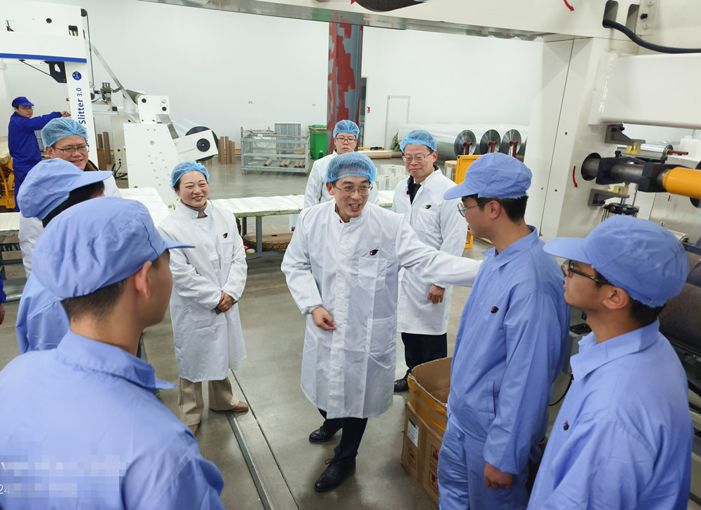 /uploads/image/2024/01/08/744ccbd9223f9cf9ba54e715da3fafcf.jpg 6图为刘存磊深入企业生产一线参观学生工作环境的现场_副本_副本.jpg