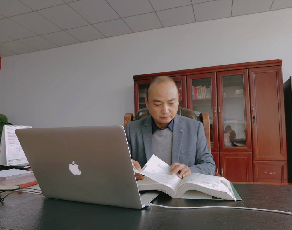 /uploads/image/2024/01/16/b92ca4a30ec087fab57563a65231badf.jpg 吴雄志工作照.jpg