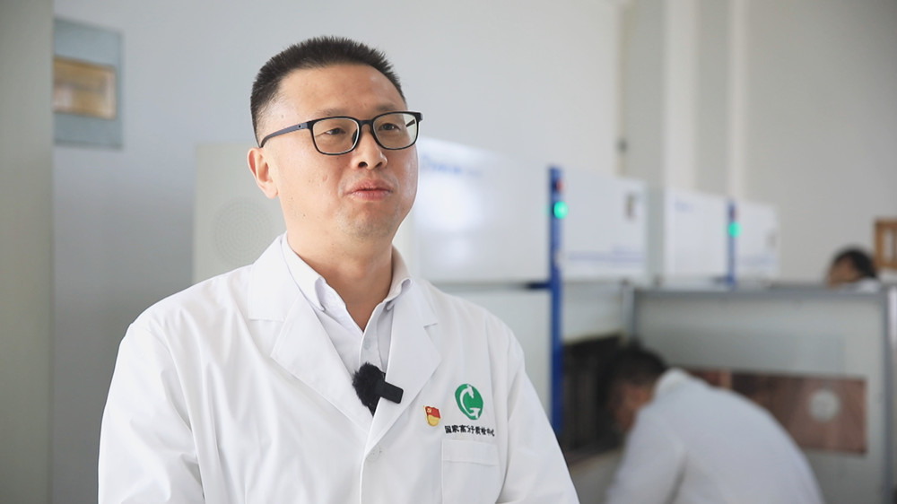 /uploads/image/2024/01/25/08b759d68649648a71fad5e8d93786d7.jpg 安徽省功能高分子材料分析研究有限公司总经理吴雄杰接受本台记者采访谈省政府工作报告.jpg